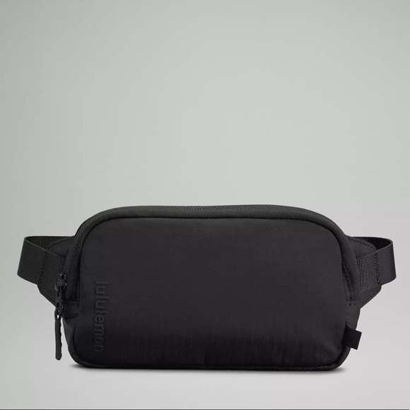 lululemon athletica Handbags - 🍋NWT Lululemon Belt Bag Mini Black BLK